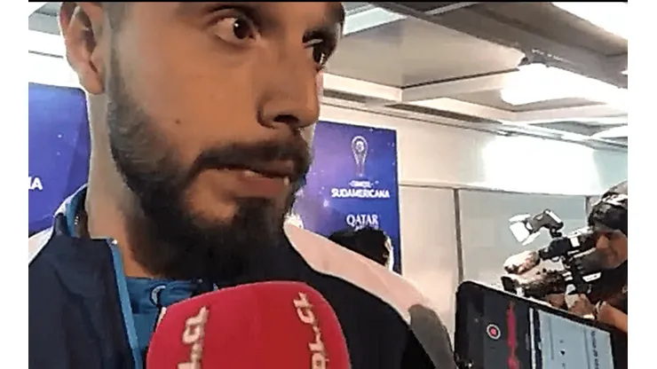 Galíndez, estrella en los penales, mientras charla con Redgol