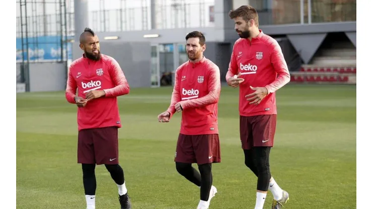 Vidal, Messi y Piqué en el entrenamiento de hoy
