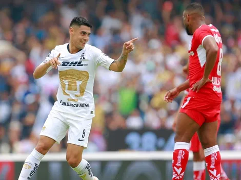 Felipe Mora anota un golazo en México en el empate de Pumas y Toluca