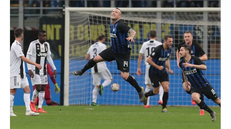 El festejo por todo lo alto de Nainggolan tras su megagolazo