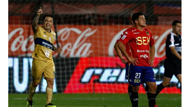 El jugador de Everton de Viña del Mar anotó tres tantos ante Unión Española en Santiago