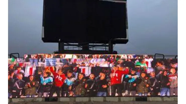 Los hinchas palestinos desde Ramallah alentando al Tino