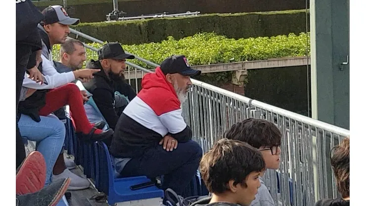 Vidal (centro) apoyando a Garín desde las tribunas