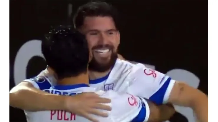 César Fuentes celebra ante Rosario.