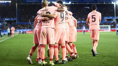 Vidal y el Barça festejan contra Deportivo Alavés y saborean la Liga 2018-19.