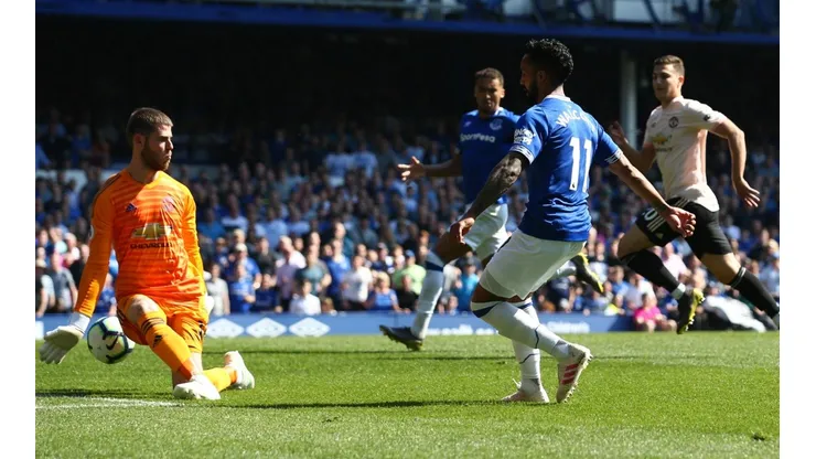 Everton goleó 4-0 a un Man United sin vida y sin Alexis