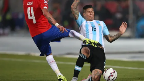 Marcos Rojo jugó ante Chile en 2015 y 2016