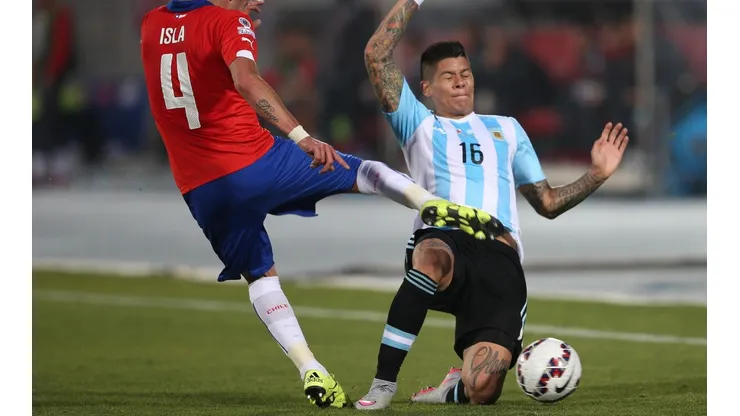 Marcos Rojo jugó ante Chile en 2015 y 2016