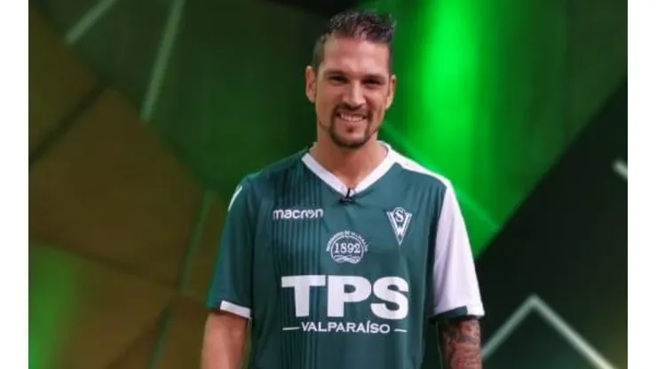 González con la camiseta de Wanderers