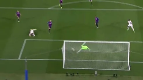 Ter Stegen evitó el golazo de Alexis con un tapadón.