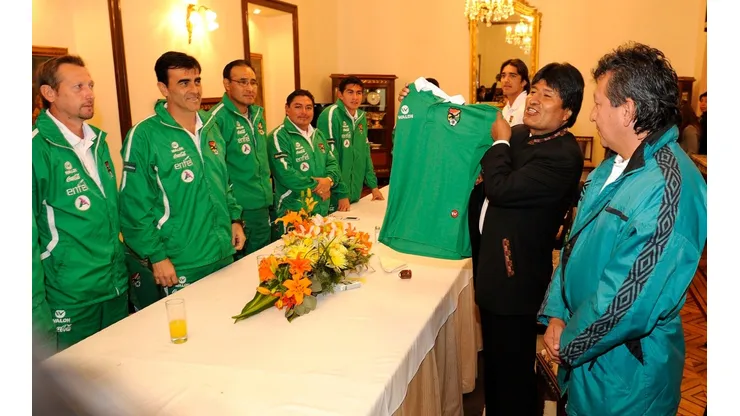 Sonríe Evo Morales: Argentina invita a Bolivia a ser parte del Mundial 2030