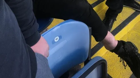 Fanático del Leeds se rompió el tobillo celebrando el gol