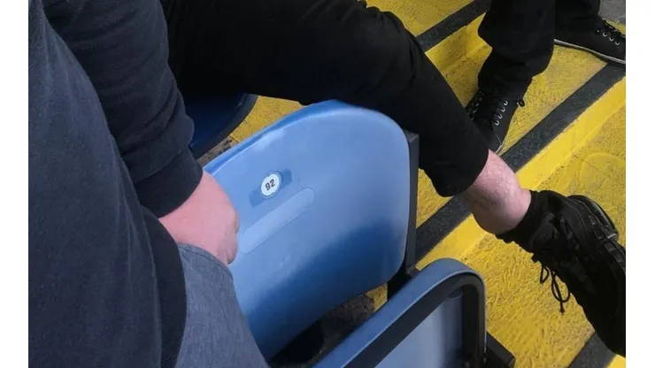 Fanático del Leeds se rompió el tobillo celebrando el gol