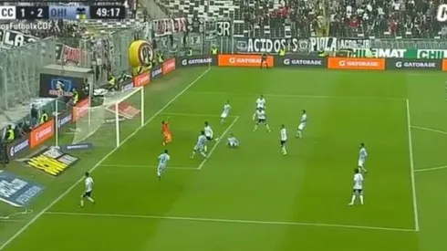 El momento del remate de Suazo