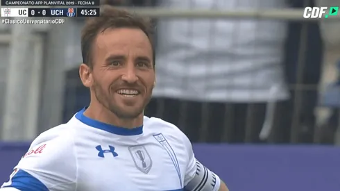 Fuenzalida aprovechó una desinteligencia en la salida de la U