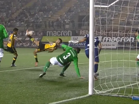 [Cuadro a cuadro] A Pinilla le sacan un gol de chilena de la línea ante Audax