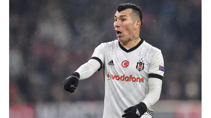 Besiktas de Medel consigue un triunfazo ante el líder de la Superliga turca