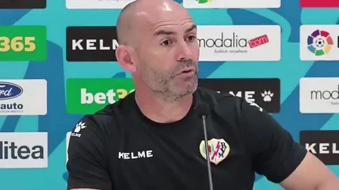 Paco Jémez le contesta al único periodista presente