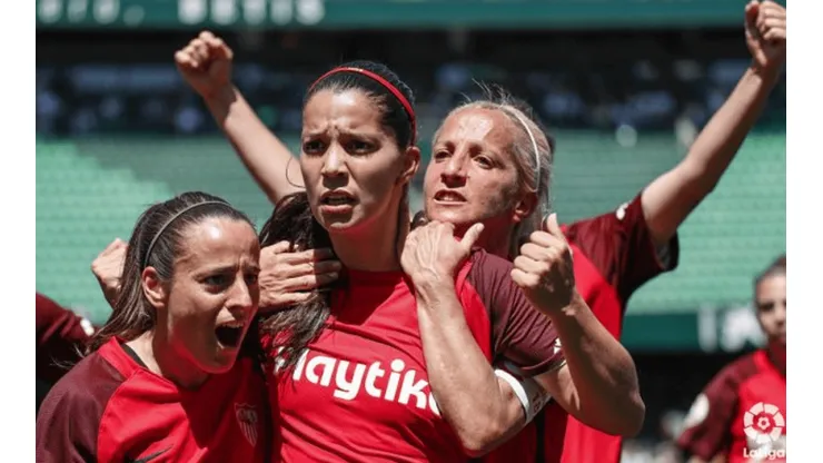 Karen Araya le da el empate al Sevilla con un terrible zapatazo