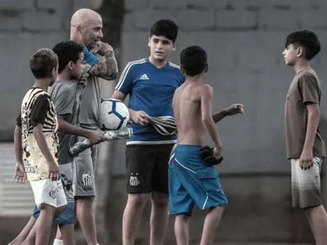 El lindo gesto de Jorge Sampaoli con unos niños en Brasil