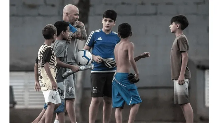 El lindo gesto de Jorge Sampaoli con unos niños en Brasil