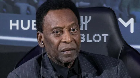 Pelé regresa a Brasil tras su hospitalización en París