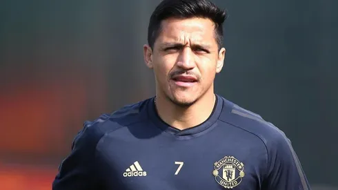 Alexis Sánchez y su novedoso bigote, de vuelta en Carrington