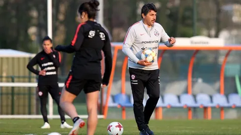 Letelier ya ajusta al equipo en Holanda