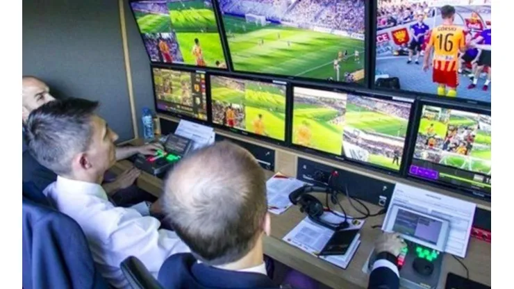 El VAR ahora se estrena en el fútbol femenino