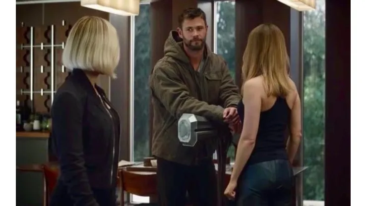 Así se conocen los Avengers y Capitana Marvel