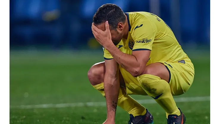 Santi Cazorla rompe en llanto tras fallar su penal ante el Betis