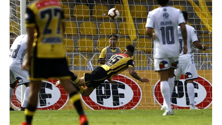 El golazo de Mauricio Pinilla a Colo Colo.