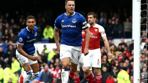 Arsenal cayó ante Everton y la lucha por la Champions quedó abierta