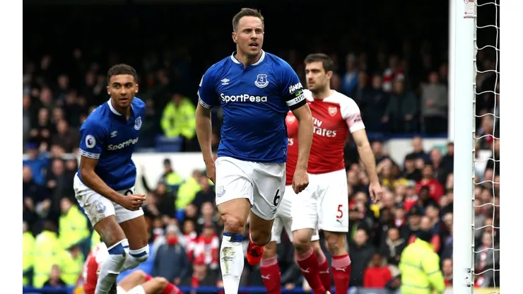 Arsenal cayó ante Everton y la lucha por la Champions quedó abierta