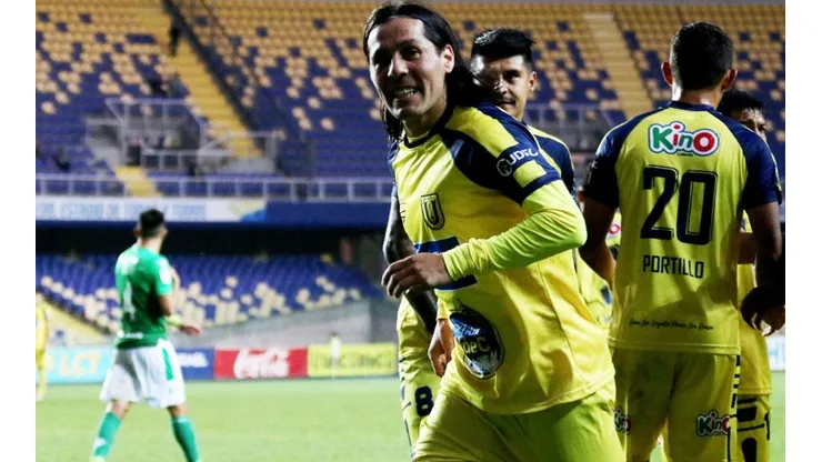 El incombustible celebra su gol.