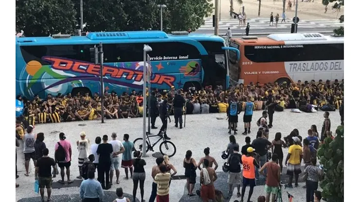 Guerra: hinchas de Flamengo y Peñarol se pelean en Río de Janeiro