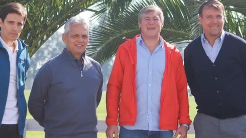 Rueda acompañado por la dirigencia de Curicó