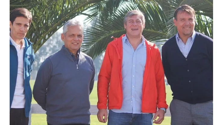Rueda acompañado por la dirigencia de Curicó