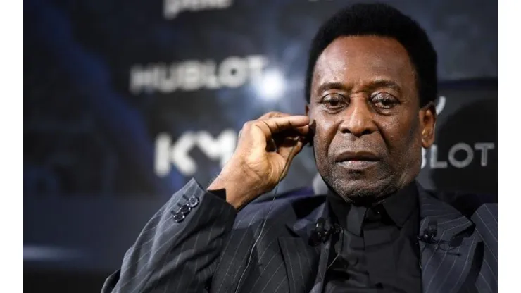 Pelé es internado de urgencia en un hospital de París
