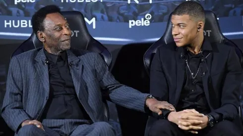 O Rei Pelé le tira flores a Kylian Mbappé