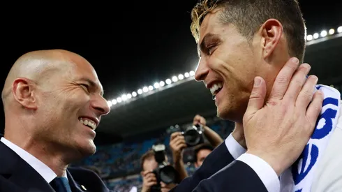 Cristiano Ronaldo le tira flores a Zinedine Zidane