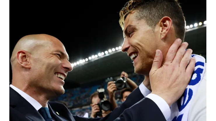 Cristiano Ronaldo le tira flores a Zinedine Zidane