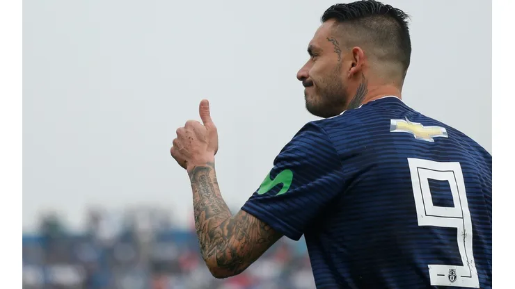 SIFUP le presta todo el ropero a Mauricio Pinilla