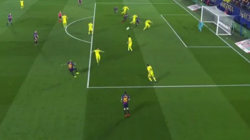 El centro "con la mano" de Vidal contra Villarreal.