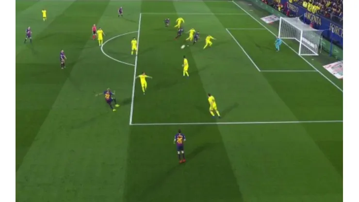 El centro "con la mano" de Vidal contra Villarreal.