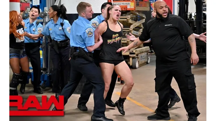 Ronda Rousey, Becky Lynch y Charlotte fueron arrestadas tras brutal trifulca antes de WrestleMania