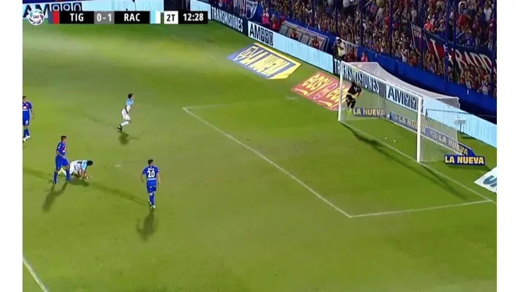 El momento en el que Marinelli dejó la pelota viva para Racing