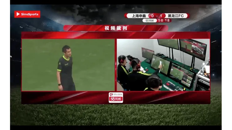 El VAR en China usó una hoja de papel para definir un offside