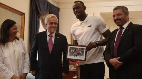 Piñera le regaló un meme a Bolt donde salen ambos