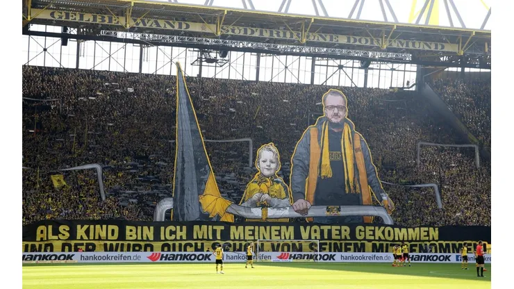 El emotivo tifo de los hinchas del Dortmund